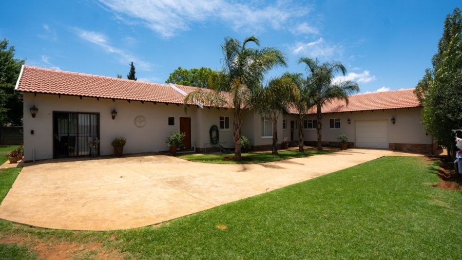 4 Bedroom Property for Sale in Wilkoppies North West